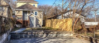 Rustic 2 Story w/ Downtown Views & Private Parking