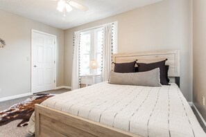 3 habitaciones, escritorio, tabla de planchar con plancha y wifi gratis 