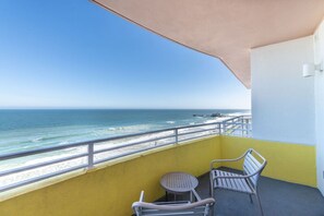 Property grounds - Stunning Oceanfront 1-Bedroom Renovation on 12th Floor at Wyndham Oceanwalk (Daytona Beach)
