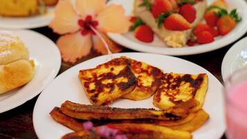 Free daily buffet breakfast