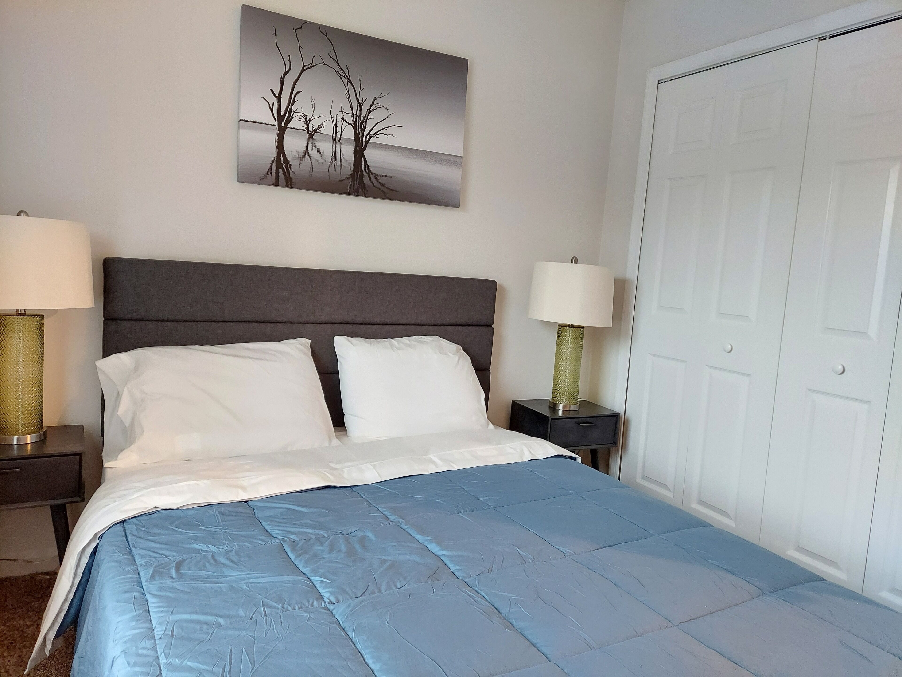 3 bedrooms, premium bedding, desk, iron/ironing board