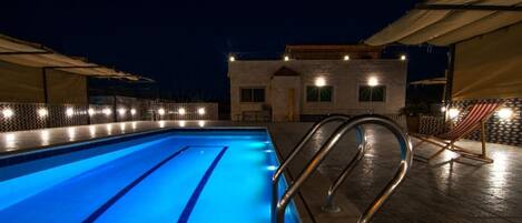 Piscine extérieure, piscine chauffée
