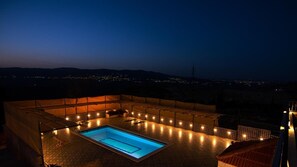 Outdoor pool, a heated pool - Your place for the best vacation in jordan (Al-Ashrafiyah)