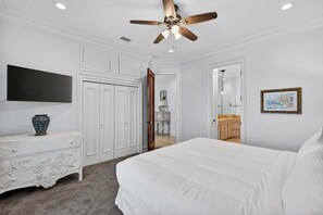 5 bedrooms, free WiFi, bed sheets - PoppyLu - Secluded Beachfront Home in Blue Mountain Beach with Private Pool & Golf Cart (Santa Rosa Beach)