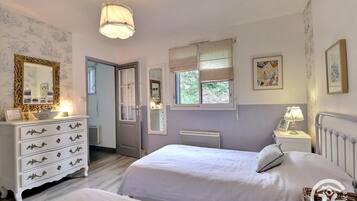 2 habitaciones, tabla de planchar con plancha y wifi gratis