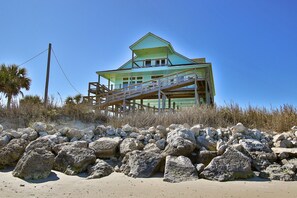 Exterior - BEACHFRONT, spacious, & family-friendly (Freeport)