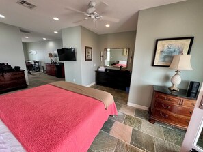 4 bedrooms, free WiFi, bed sheets, wheelchair access