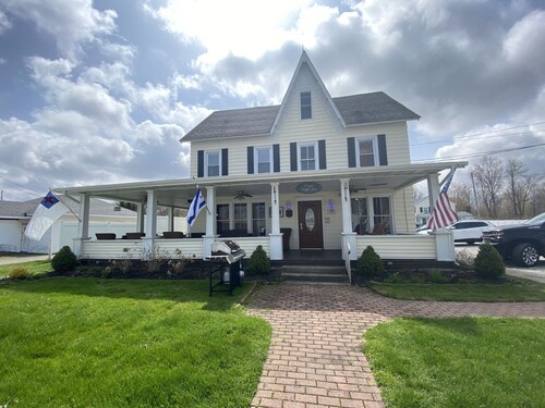 Historic Home |Perfect Strip Location |Walk to Lake |Wine Country|Grill&Firepit|