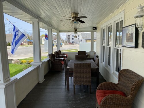 Historic Home |Perfect Strip Location |Walk to Lake |Wine Country|Grill&Firepit|