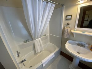 Combined shower/tub, towels, soap, toilet paper