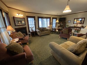 TV, fireplace