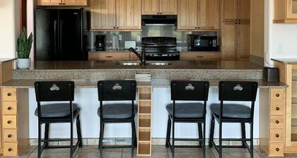 Santa Fe Style Custom Home - Hot Tub, Gorgeous View at Desert Edge!