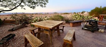 Santa Fe Style Custom Home - Hot Tub, Gorgeous View at Desert Edge!