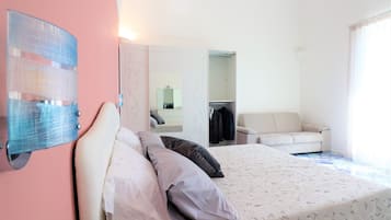 1 bedroom, blackout drapes, free WiFi, bed sheets