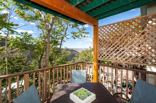 Spacious Studio with a Kitchenette, Private Deck, Firepit in Historic Jerome