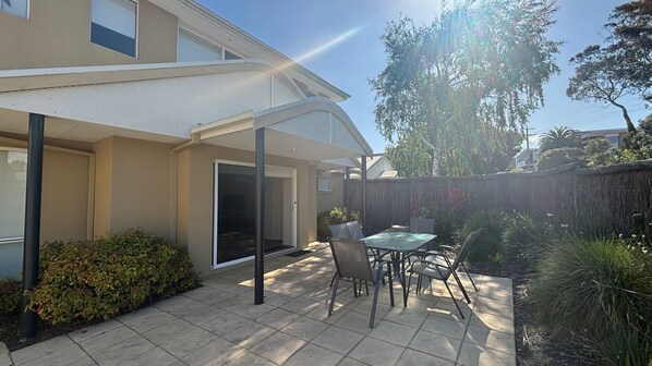 Outdoor dining - Sandpiper 10 - Close to Town and Beach (INVERLOCH)