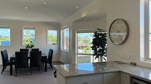Interior - Sandpiper 10 - Close to Town and Beach (INVERLOCH)
