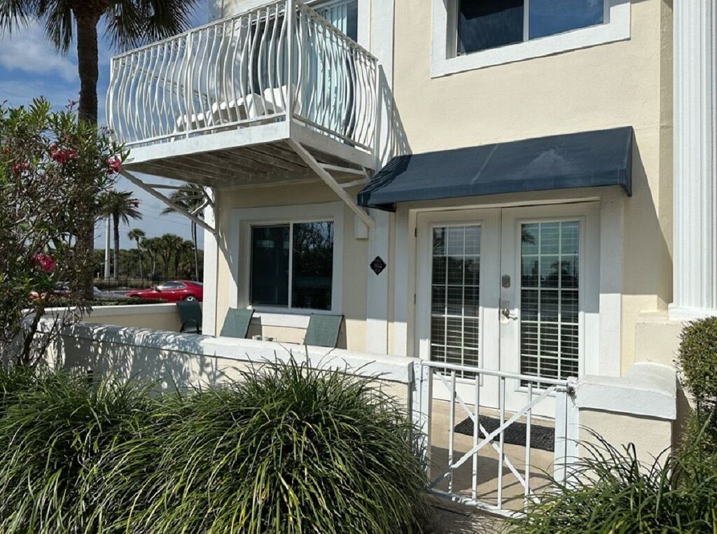 PATIO CONDO Superior 2br - Sleeps 5 Guests