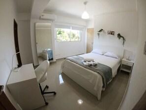 2 soverom, safe på rommet, skrivebord og wi-fi (inkludert)