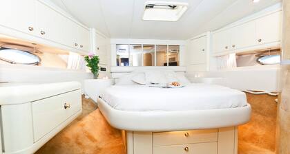 Sunseeker Renagade 60ft in Weymouth. Perfect to explore the Jurassic Coast.