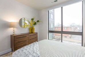 Luxury Apartment | 2 bedrooms, hypo-allergenic bedding, individually decorated - Global Luxury Suites Clarendon Metro (Arlington)