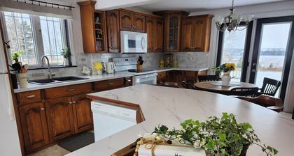 4Bd, 3 bath, 30 min to Cavendish & Ch'town