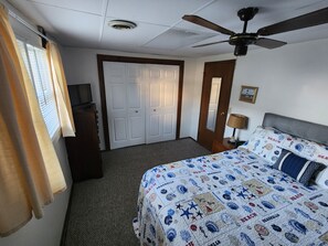 2 bedrooms, iron/ironing board, free WiFi, bed sheets - Open concept 2 bedroom ranch with attached garage and deck (Essexville)