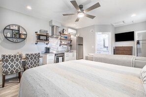 1 bedroom, WiFi - Johns Pass Studio 3 Fisherman's Cove & Cottages Studio 3 (Madeira Beach)