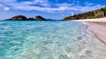 Beach nearby, sun-loungers, beach towels