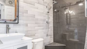 Shower, hair dryer, towels