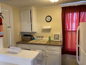 Fridge, microwave, oven, stovetop - Great Strip Location | Walk to Lake| Wine Country | A/C | Grill & Firepit (Geneva)