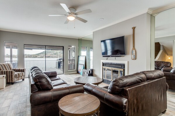 Smart TV, fireplace