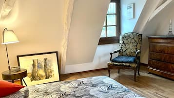 4 slaapkamers, een strijkplank/strijkijzer, gratis wifi, beddengoed