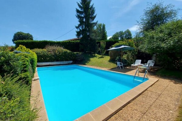 حمّام سباحة خارجي