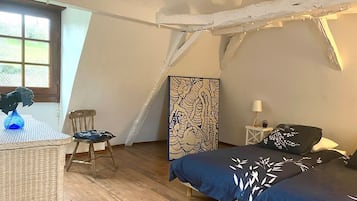 4 slaapkamers, een strijkplank/strijkijzer, gratis wifi, beddengoed