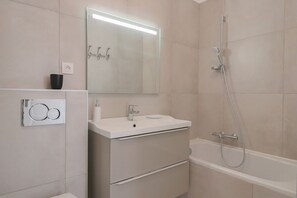 Bathtub, hair dryer, towels