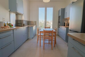 Fridge, microwave, oven, dishwasher