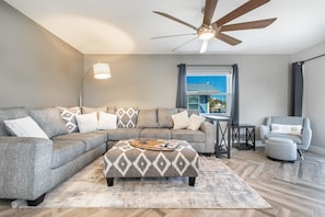 Smart TV - Johns Pass Fisherman's Cove & Cottage (Madeira Beach)