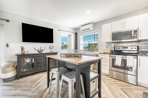 Johns Pass Fisherman's Cove & Cottage 