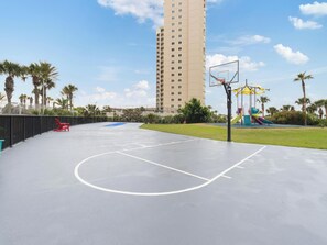 Sports court - Edgewater #1205 | Gulf Front in Destin, Spectacular Views + Amenities (Miramar Beach)