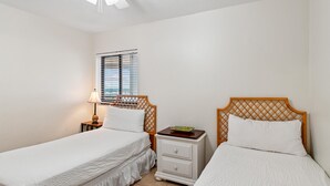 2 bedrooms, iron/ironing board, WiFi, bed sheets - Edgewater #1205 | Gulf Front in Destin, Spectacular Views + Amenities (Miramar Beach)