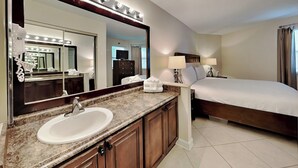 1 bedroom, iron/ironing board, WiFi, bed sheets - Perdido Sun #514 | Pool, Water Views, Beachfront! (Perdido Key)