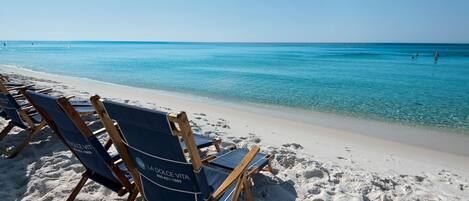 A la platja, gandules de platja i tovalloles de platja