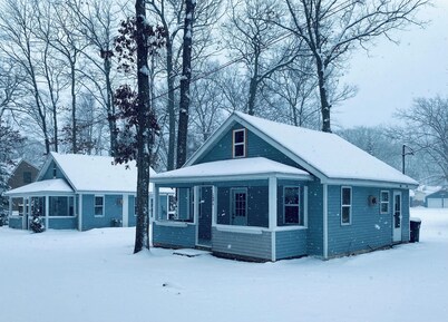 CABIN #3 WITH LAKE VIEW AT HIGGINS LAKE - TRUE NORTH CABIN RENTALS