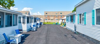 Seashell Cottages/JK Rentals - Cottage 1, 2 full beds, 1 twin