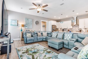 TV, music library - Special event private beach house with saltwater pool, half block from the beach (Panama City Beach)