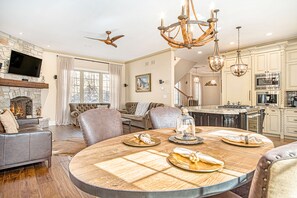 Fernseher, Kamin, DVD-Player, Tischtennisplatte