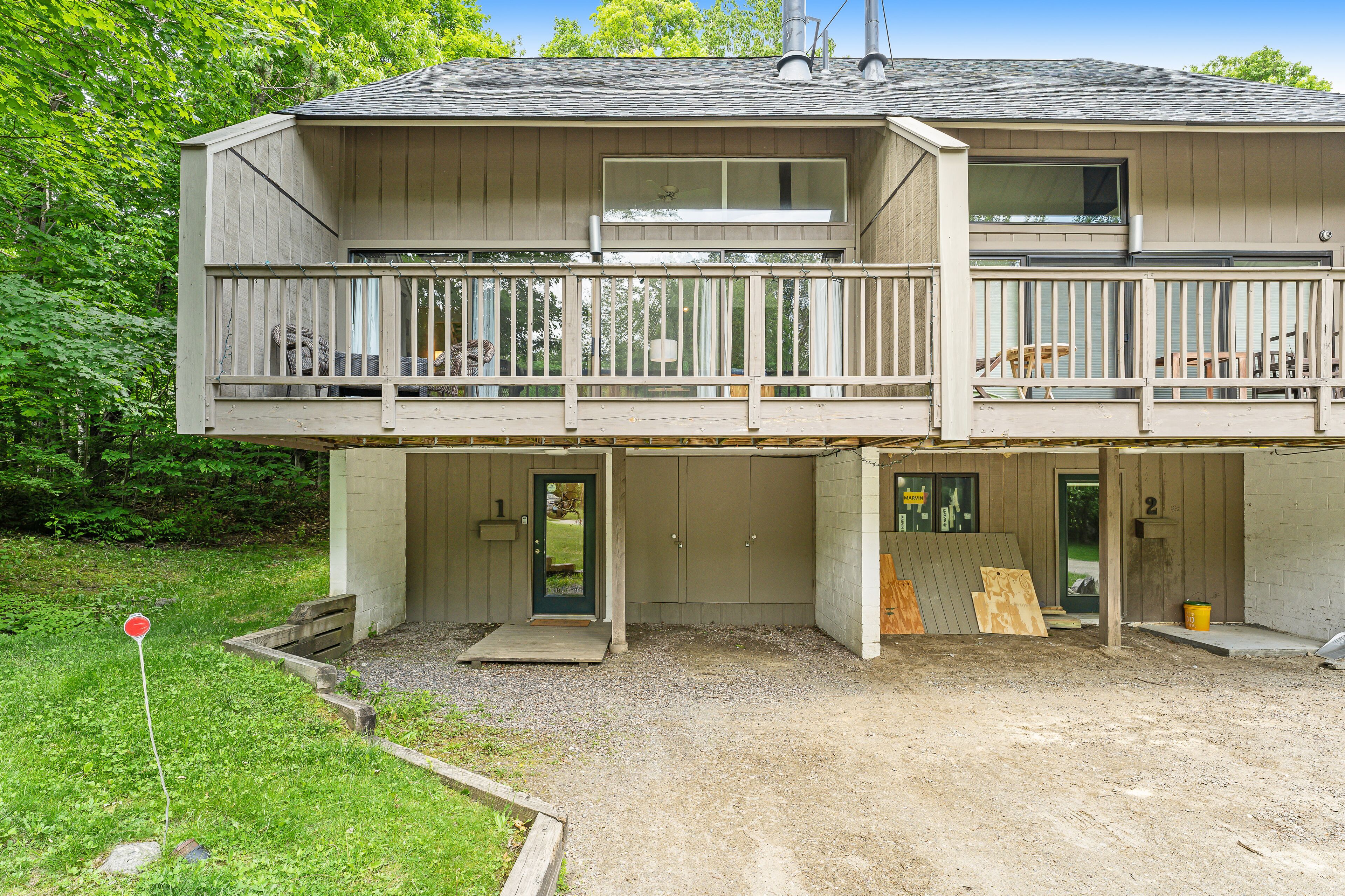 Multi-Level Home w/Free WiFi, Washer/Dryer, Shared Pool, Gas Fireplace, and Deck