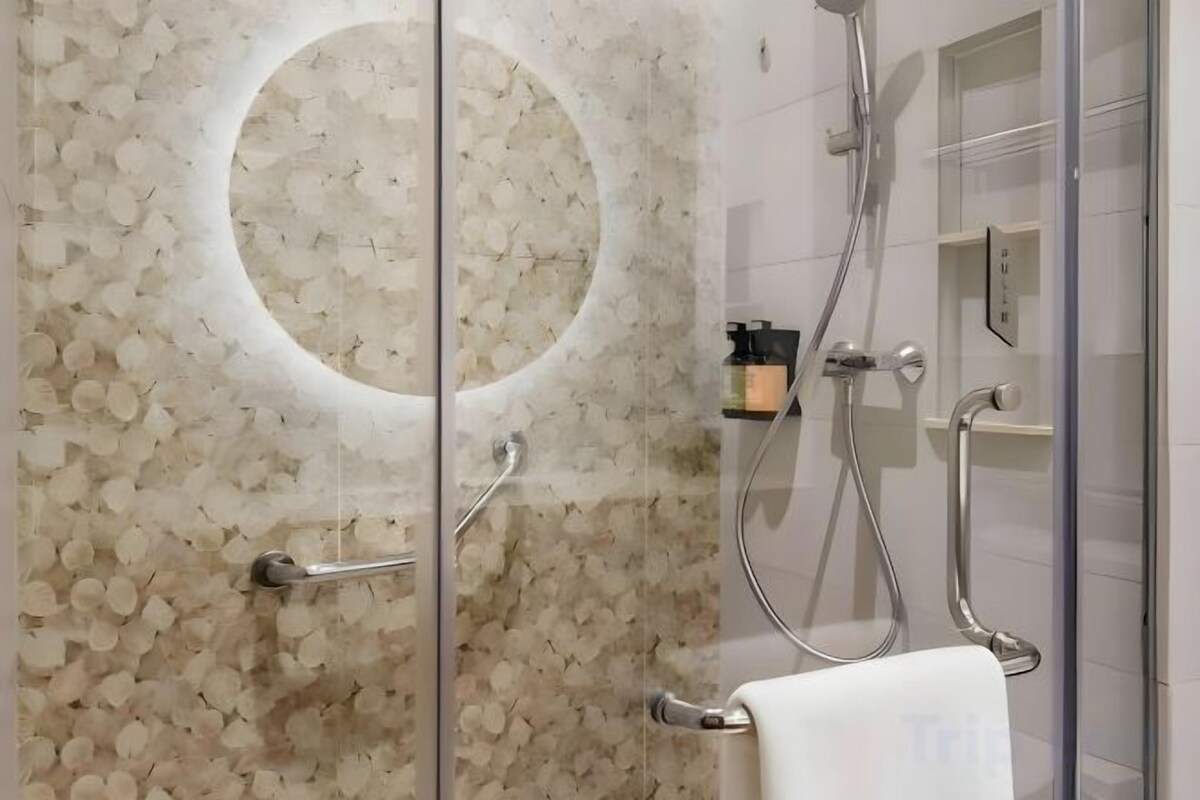 Dusche, Regendusche, kostenlose Toilettenartikel, Haartrockner