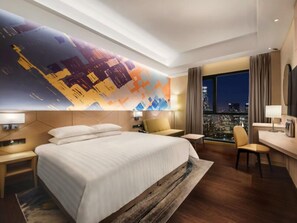 Quarto luxo, 1 cama King | Cofres nos quartos, escrivaninha, espaço de trabalho para notebook